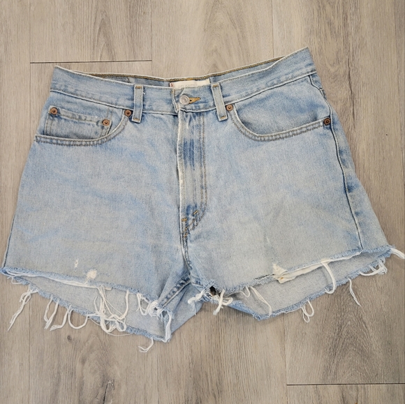 Vintage Levi's cut off shorts - Picture 2 of 4